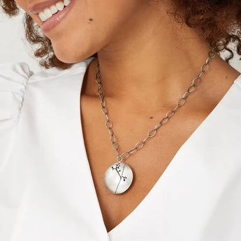 LargeFloralPatternedSilverNecklace